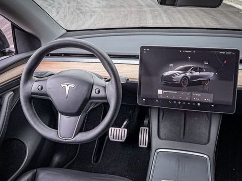 Used 2023 Tesla Model Y Performance image 25