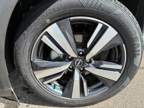 Certified 2024 Nissan Rogue SL FWD image 10