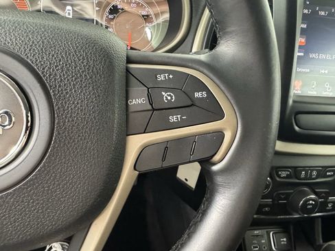 Used 2016 Jeep Cherokee Latitude image 12