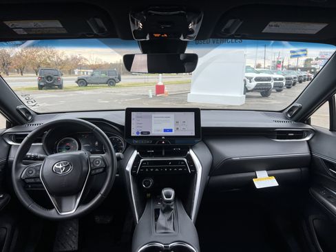 Certified 2024 Toyota Venza XLE image 25