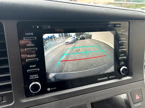 Used 2019 Toyota Sienna XLE w/ XLE Navigation Package image 22