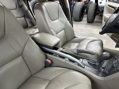Used 2002 Volvo V70 Cross Country AWD/4WD image 30