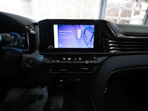 Used 2025 Toyota Camry LE image 17