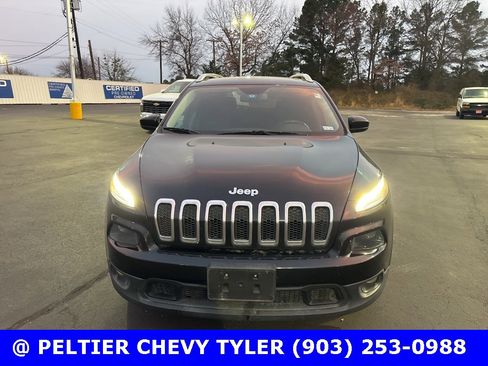 Used 2016 Jeep Cherokee Latitude image 2