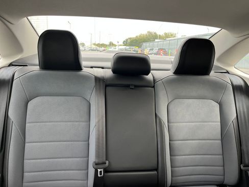 Used 2025 Volkswagen Jetta SE image 37