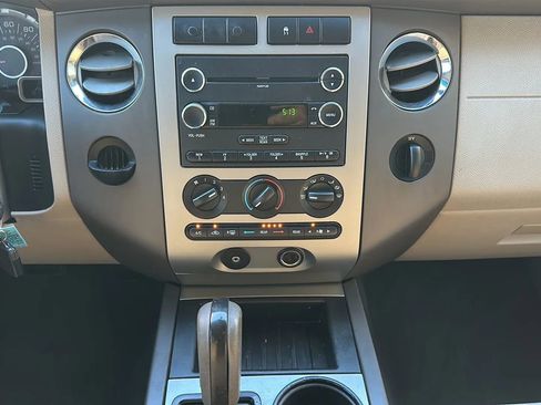 Used 2008 Ford Expedition XLT image 28