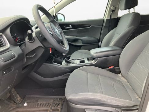 Used 2017 Kia Sorento AWD image 11