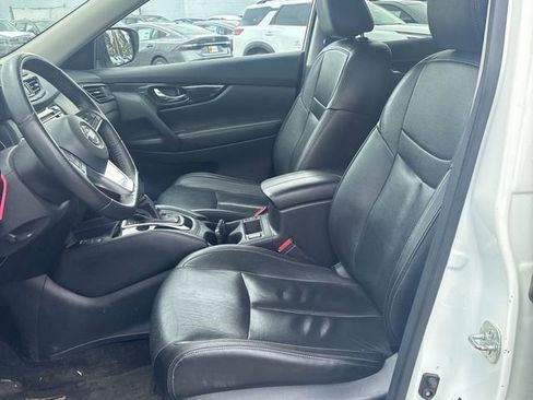 Used 2019 Nissan Rogue SL image 3