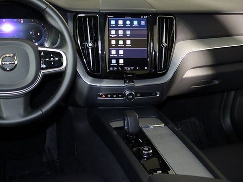 Used 2025 Volvo XC60 B5 Plus image 15