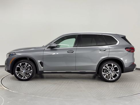 Used 2024 BMW X5 sDrive40i w/ Executive Package RWD image 2
