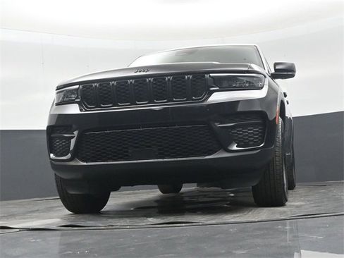 New 2025 Jeep Grand Cherokee Altitude image 42