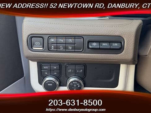 Used 2023 GMC Yukon XL Denali AWD/4WD image 18
