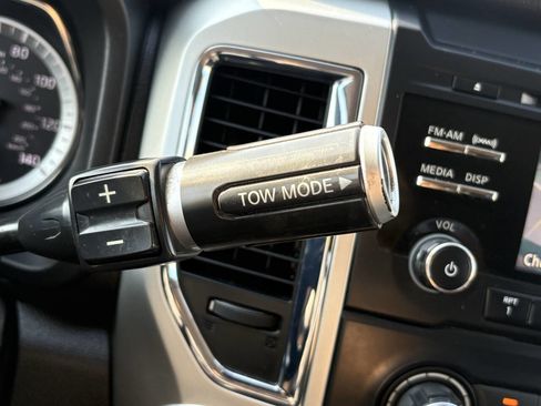 Used 2018 Nissan Titan SV image 37