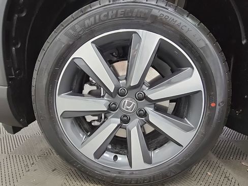 New 2025 Honda Pilot Touring image 48