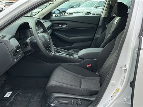 New 2025 Honda Accord SE image 9