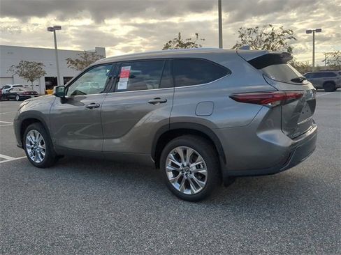 New 2026 Toyota Highlander Limited image 6