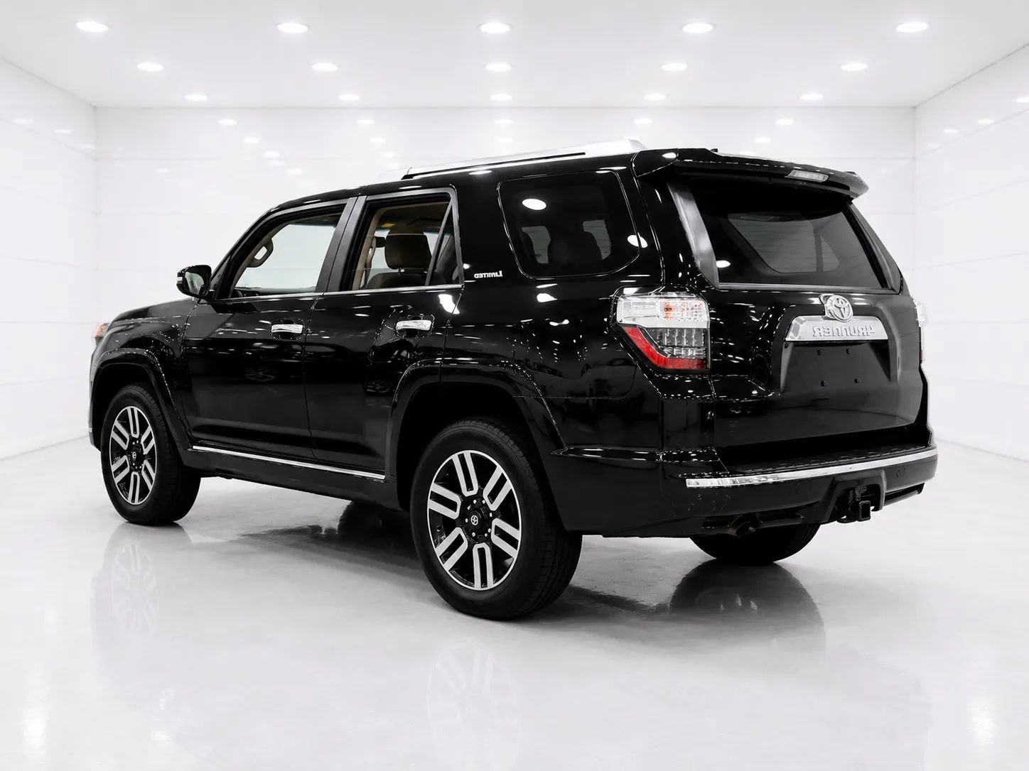 Used 2015 Toyota 4Runner Limited AWD/4WD image 3