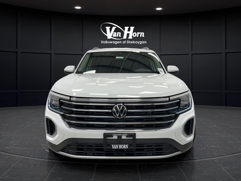 Used 2024 Volkswagen Atlas SE AWD/4WD image 2