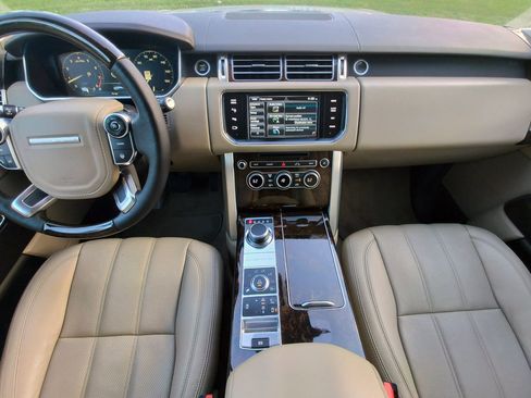 Used 2015 Land Rover Range Rover HSE image 10