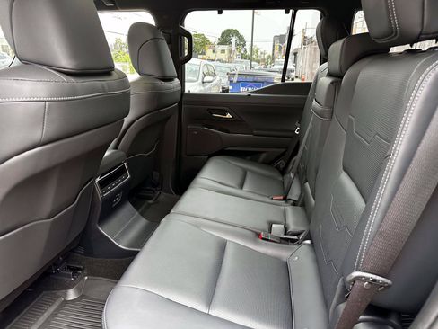 Used 2025 Lexus GX 550 w/ Accessory Package (2T) AWD/4WD image 18