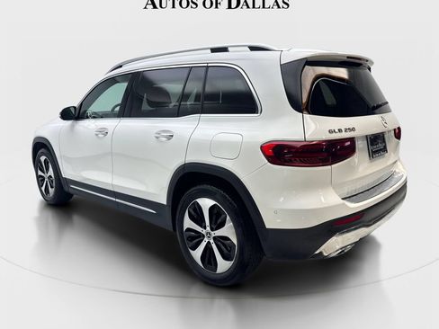 Used 2025 Mercedes-Benz GLB 250 w/ Exclusive Package image 9