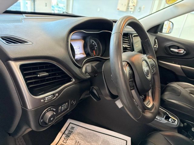 Used 2022 Jeep Cherokee Limited AWD/4WD image 19
