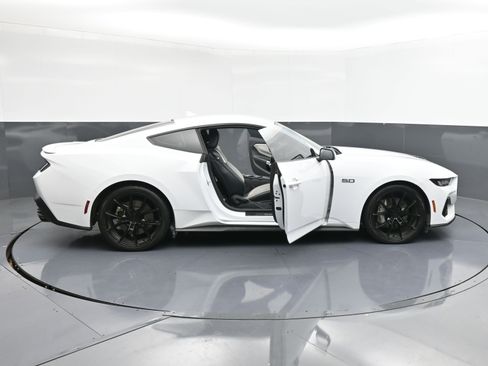 Used 2024 Ford Mustang GT Premium image 32