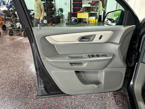 Used 2015 Chevrolet Traverse LS image 3