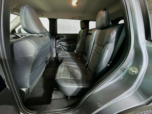 Used 2023 Mitsubishi Outlander SE AWD/4WD image 26