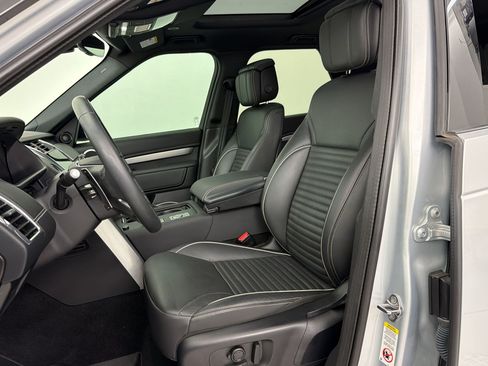Used 2024 Land Rover Discovery Dynamic SE AWD/4WD image 5