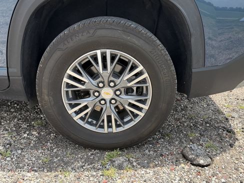 Used 2025 Chevrolet Traverse LT AWD/4WD image 13