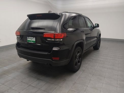 Used 2019 Jeep Grand Cherokee Laredo AWD/4WD image 9