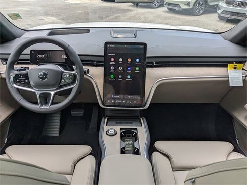 New 2025 Volvo EX90 Plus image 16