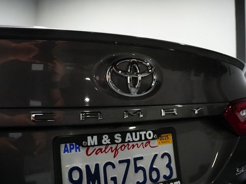 Used 2018 Toyota Camry SE image 11