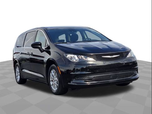 Used 2024 Chrysler Voyager LX FWD image 3