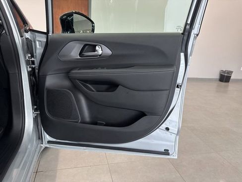 New 2026 Chrysler Pacifica Select w/ S Appearance Package image 46