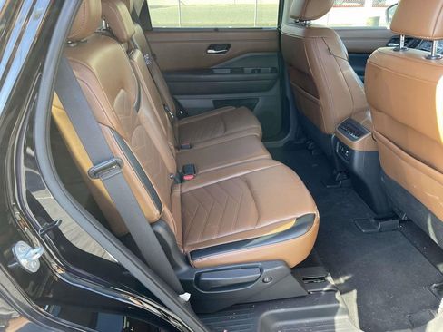 Used 2024 Nissan Pathfinder Platinum w/ Cargo Package image 45