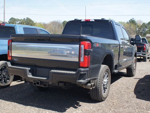 Used 2025 Ford F250 Platinum w/ Platinum Plus Package image 5