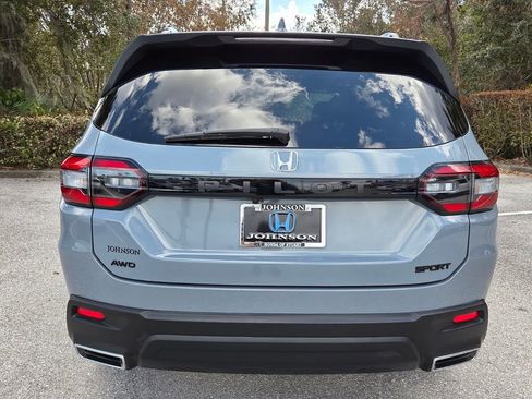Used 2023 Honda Pilot Sport image 6