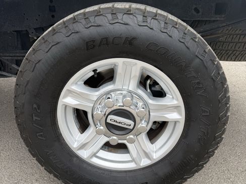Used 2017 Ford F250 XLT w/ XLT Value Package AWD/4WD image 9