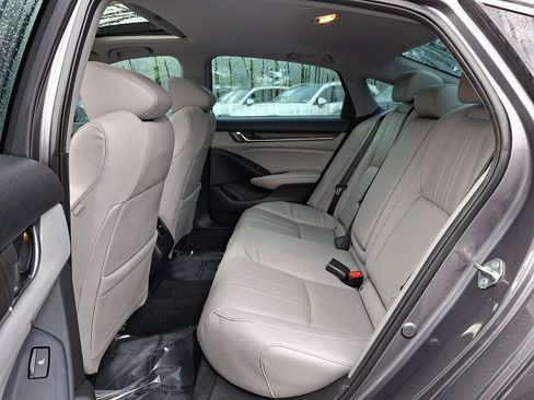Used 2018 Honda Accord Touring image 10