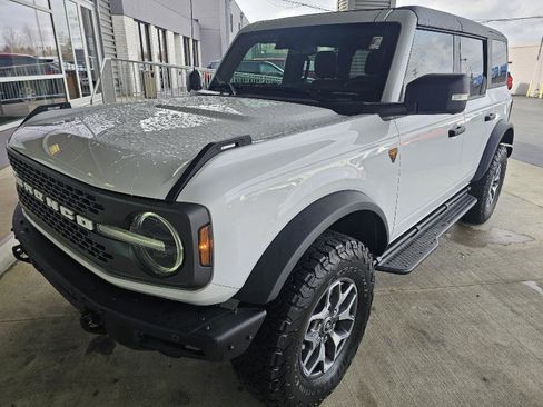 Used 2024 Ford Bronco Badlands image 1