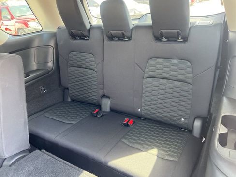 Used 2022 Nissan Pathfinder S image 11