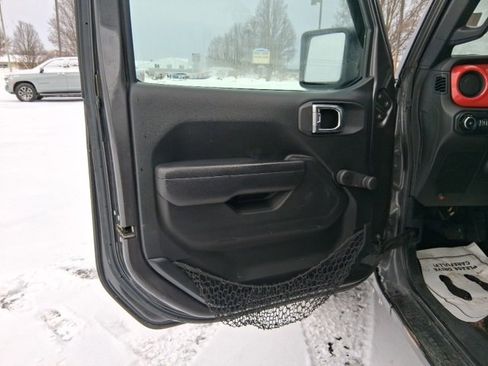 Used 2018 Jeep Wrangler Unlimited Sport image 11