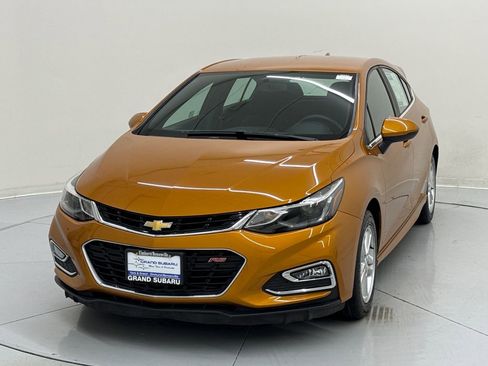Used 2017 Chevrolet Cruze LT w/ Convenience Package FWD image 1