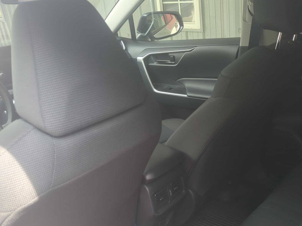Used 2025 Toyota RAV4 LE AWD/4WD image 7
