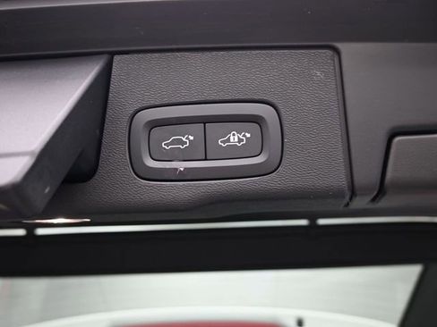 Used 2023 Volvo XC60 B5 Plus w/ Protection Package Premier image 31