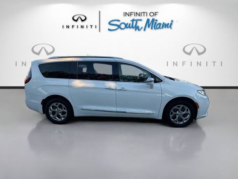 Used 2021 Chrysler Pacifica Limited image 8