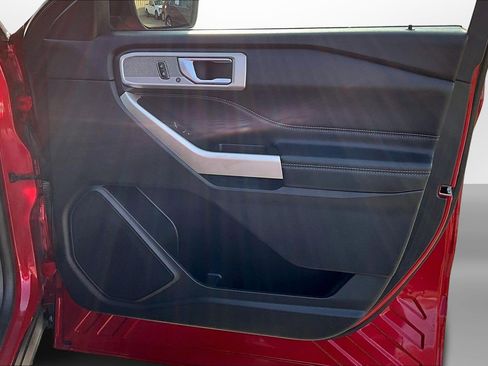 Used 2022 Ford Explorer XLT w/ Equipment Group 202A image 27