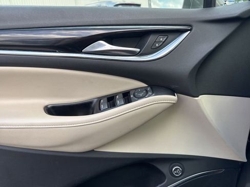 Used 2019 Buick Enclave Essence AWD/4WD image 17
